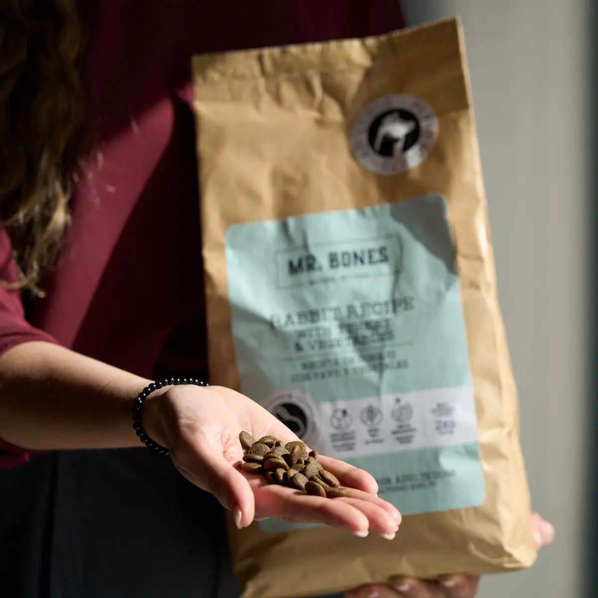 Суха храна за кучета без зърнени култури – Рецепта със заек и зеленчуци MR. BONES